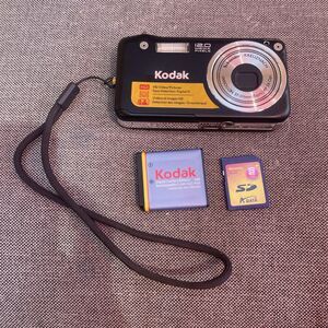Kodak EasyShare V1253 12MP Digital Camera + Battery 2GB SD